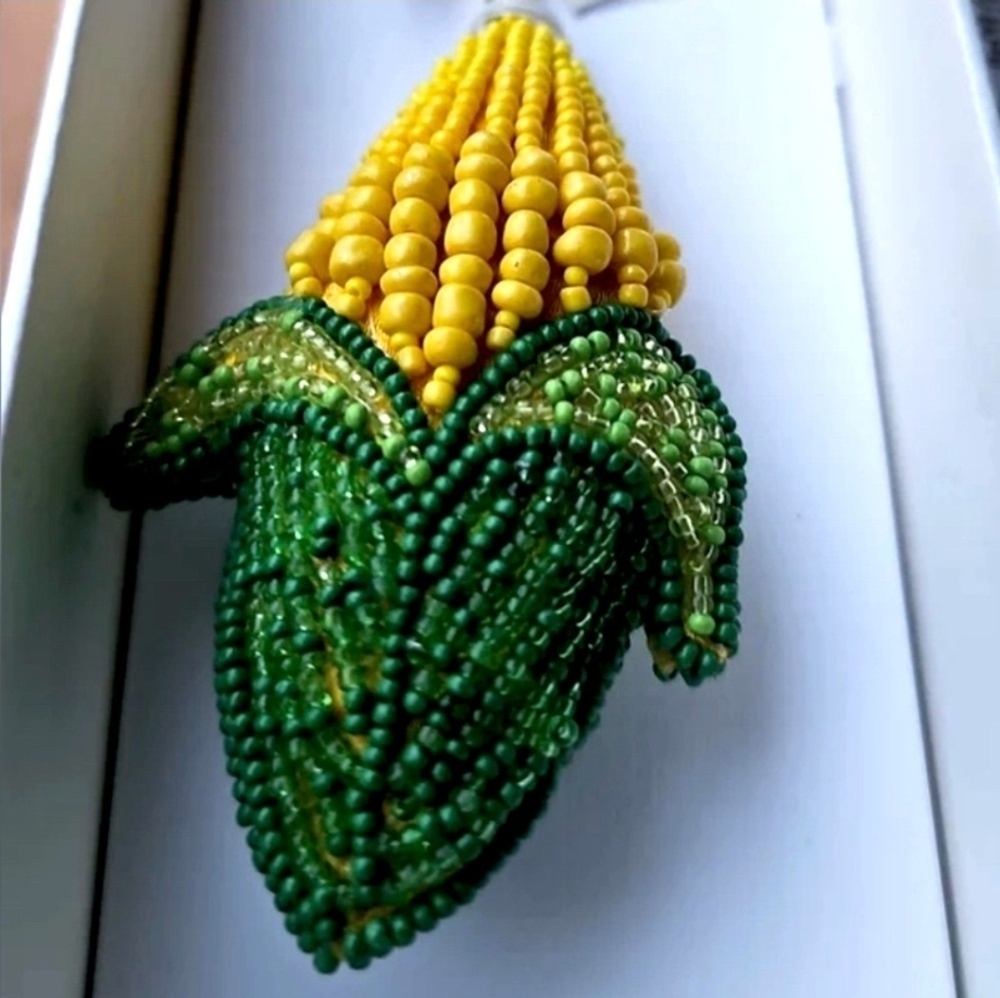 🌽▪️Haute Hippie ▪️ Charming Beaded Corn on the Cob Bag Charm Key Chain - Picture 2 of 3